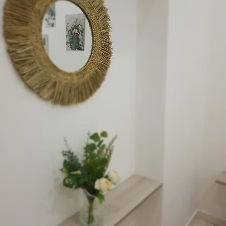 Pompeii Apartment *