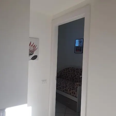 Pompeii Apartment *